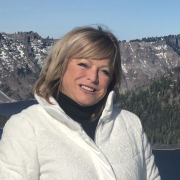 Wendy smiles at the camera from a viewpoint at Crater Lake.